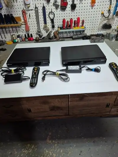 TERMINAL VIDÉOTRON   ILLICO  SAMSUNG  4 K      UHD  avec Router, View more