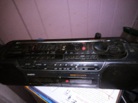 OLDER SANYO PORTABLE AM - FM  CASSETTE STEREO