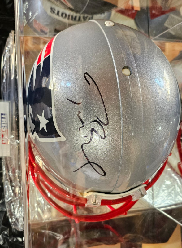 Tom Brady signed Patriots Helmet in Football in Markham / York Region - Image 3