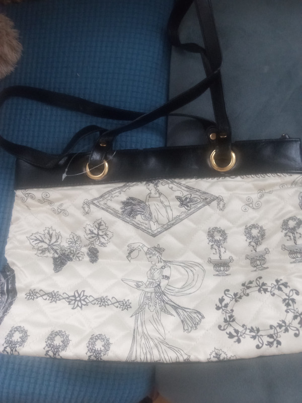Vintage purse Tabi in Women's - Bags & Wallets in Hamilton