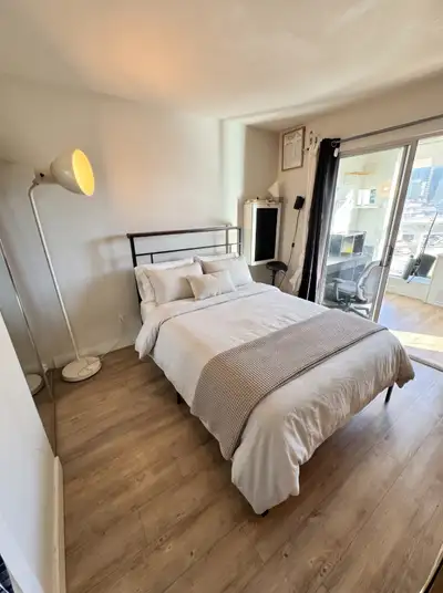 Furnished Bedroom + Private Den/Office with CN Tower View — Harbourfront 350 Queens Quay W, Toronto...