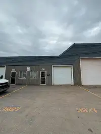 RENT 1000 sq/ft GARAGE/ A LOUER 1000 p/c LOCAL COMMERCIAL INDUST