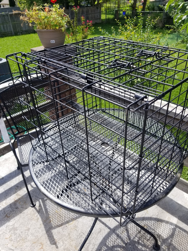 METAL DOG CAGE COLLAPSABLE in Accessories in La Ronge
