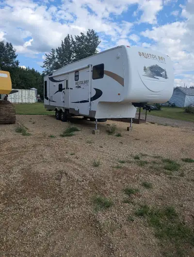 2007 Bristol Bay has a king bed in the front and plenty of storage to go along with it. AC and heat...