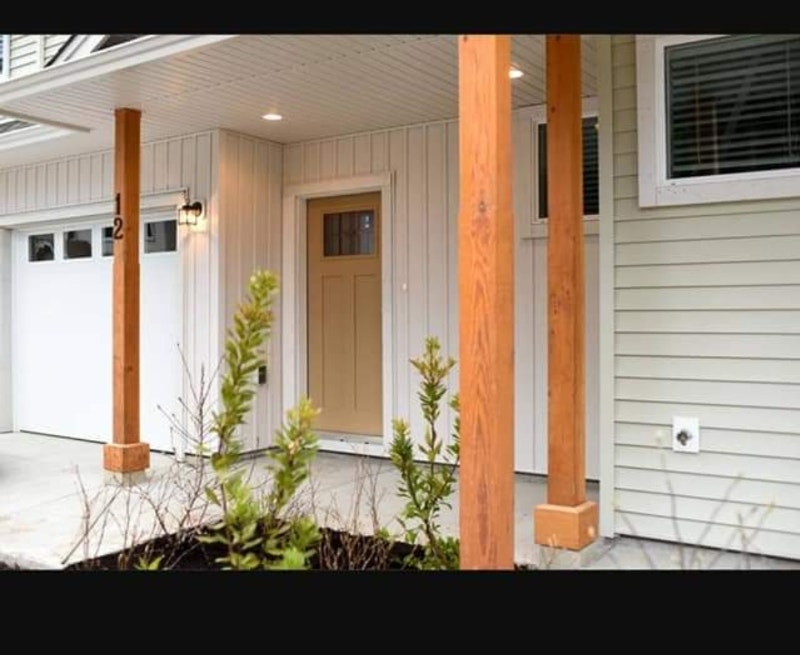 2,500 / 3br 1250ft2 3 Bedroom Town home (Courtenay) Long Term