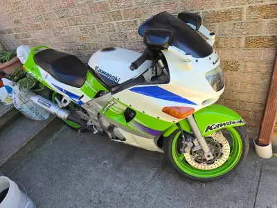 1994 kawasaki Ninja 600R 600cc engine $2700 OBO As Is 52,811 KM Bike is currently not running, needs...