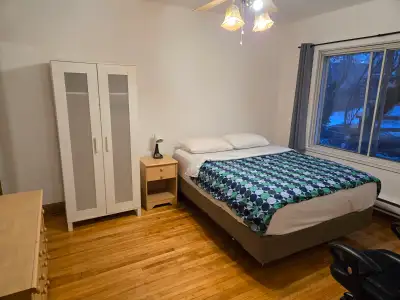 Near Metro monk. room for rent. Monthly lease or yearly lease. Room for rent. Kitchen and bathroom s...