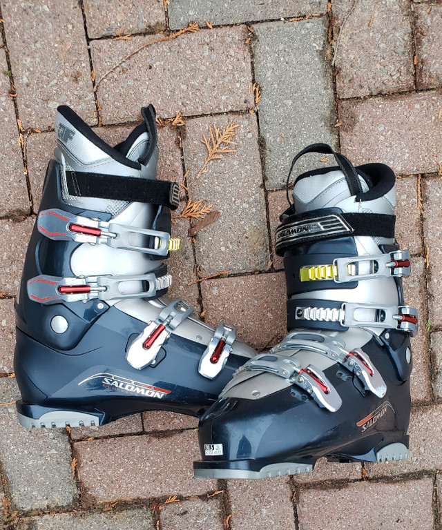 New size 30.0 Salomon Ski Boots Brand New Condition  in Ski in Barrie