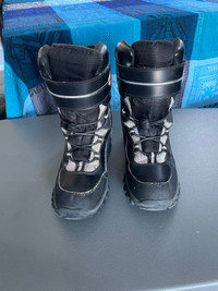 Size 6 Cougar winter boots 