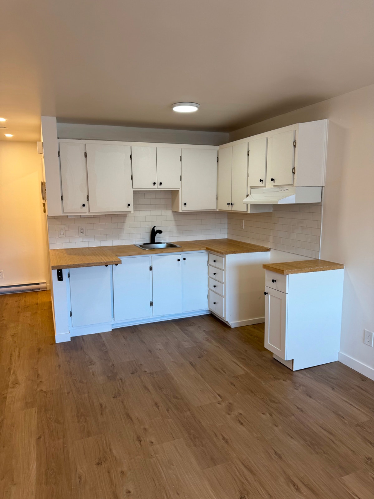 *rabais 30$/mois** Studio 2 1/2 Laval style loft rénové — photo 2