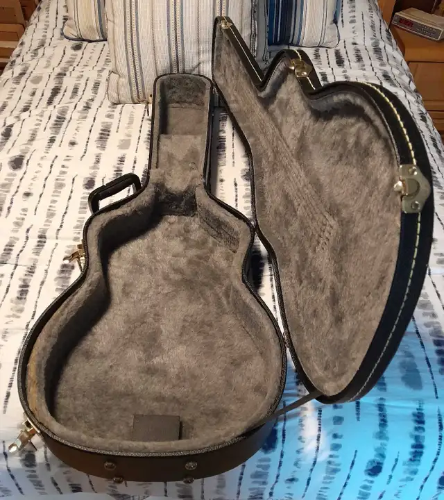 Washburn Acoustic Guitar in Guitars in Leamington - Image 7