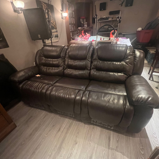 FREE - Used laminated leather 3 seat recliner in Chairs & Recliners in Mississauga / Peel Region - Image 3