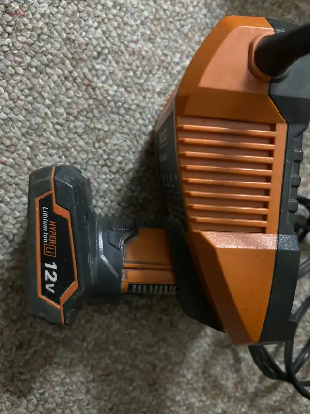 Ridgid 12V Charger in Power Tools in Kitchener / Waterloo - Image 4