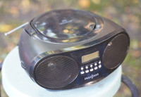 Insignia NS-B4111 Portable CD Player/AM FM Radio