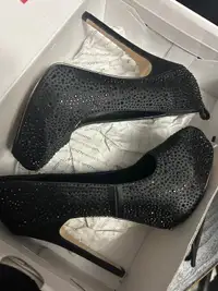 Black glitter high heels (aldo)