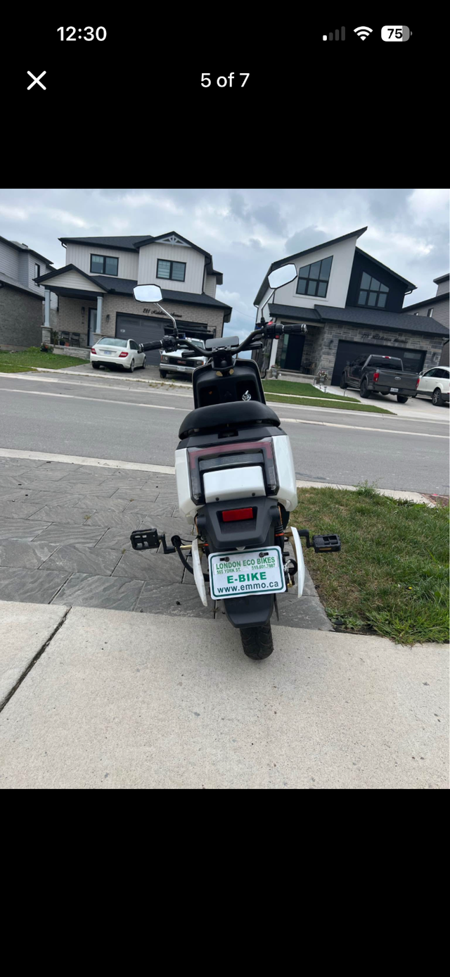 Emmo electric scooter in eBike in London - Image 5