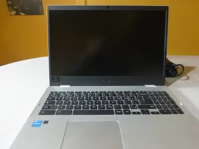 Portable Asus 15 pcs Chromebook faite de l'internet comme sur votre téléphone avec les application d...