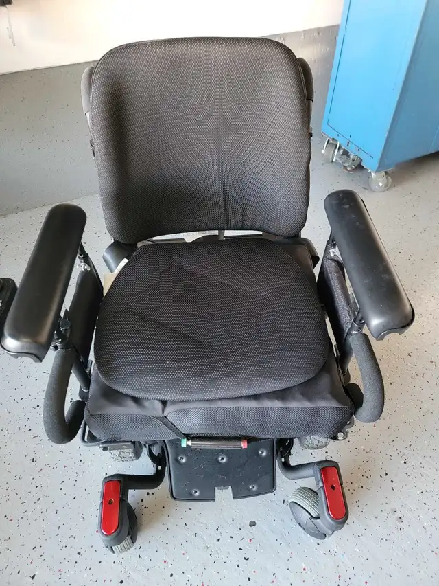 Pride  J6 Power Wheelchair63235120774913122