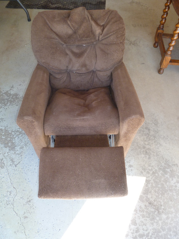 Kids Recliner chairs (Only brown one left) in Chairs & Recliners in Edmonton - Image 3