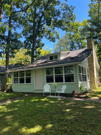 Grand Bend Sweet Vintage Cottage in Private Oakwood Park