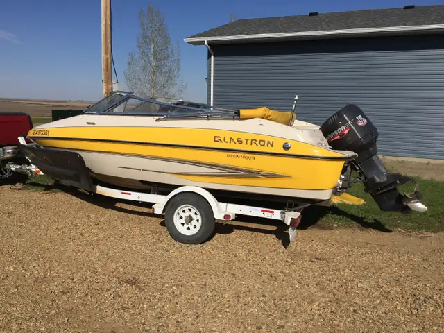 2000 Glastron GX 180 8 passenger Boat in Powerboats & Motorboats in Moose Jaw - Image 3