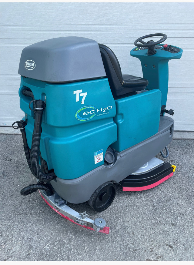 Tennant auto scrubbers/ floor scrubbers in Other Business & Industrial in City of Toronto - Image 2