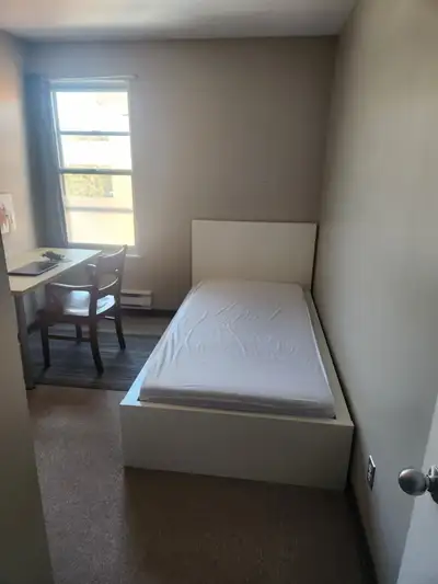 2chambre a louer ds un 5½. 11min a pieds du métro plamondon. centre commercial IGA, MAXI, et jean co...