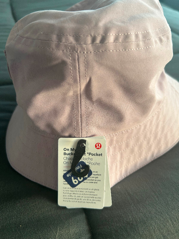 Lulu bucket hat in Other in Moncton - Image 2