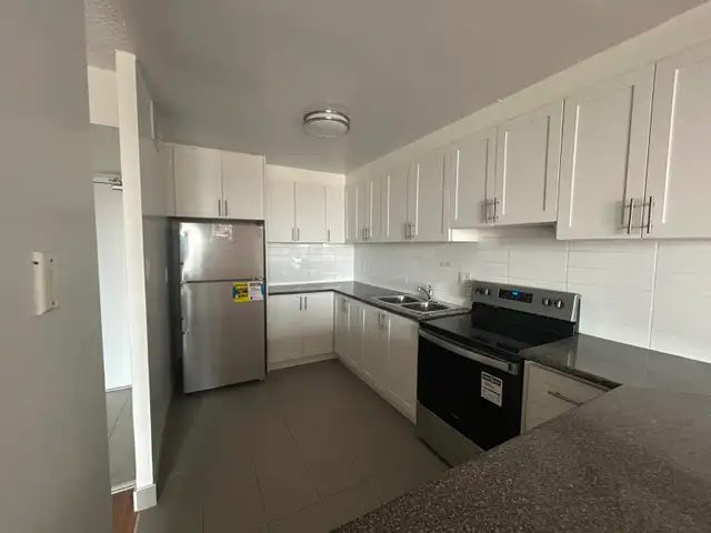 Spacious 2 Bedroom Apartment – $2,395/month –  North York