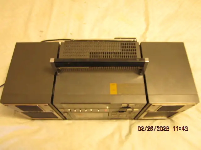 sony cfs-9900 boombox portable stereo in Stereo Systems & Home Theatre in City of Toronto - Image 5