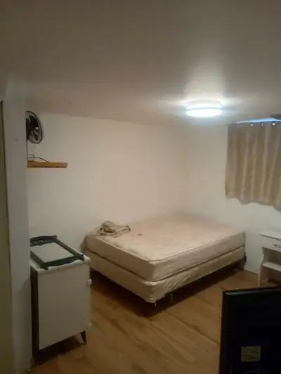 Furnished room for rent near Southgate