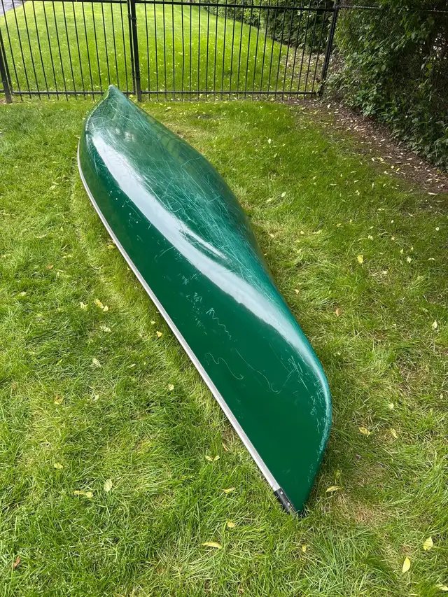 16 Foot Kevlar Canoe in Canoes, Kayaks & Paddles in City of Toronto - Image 3