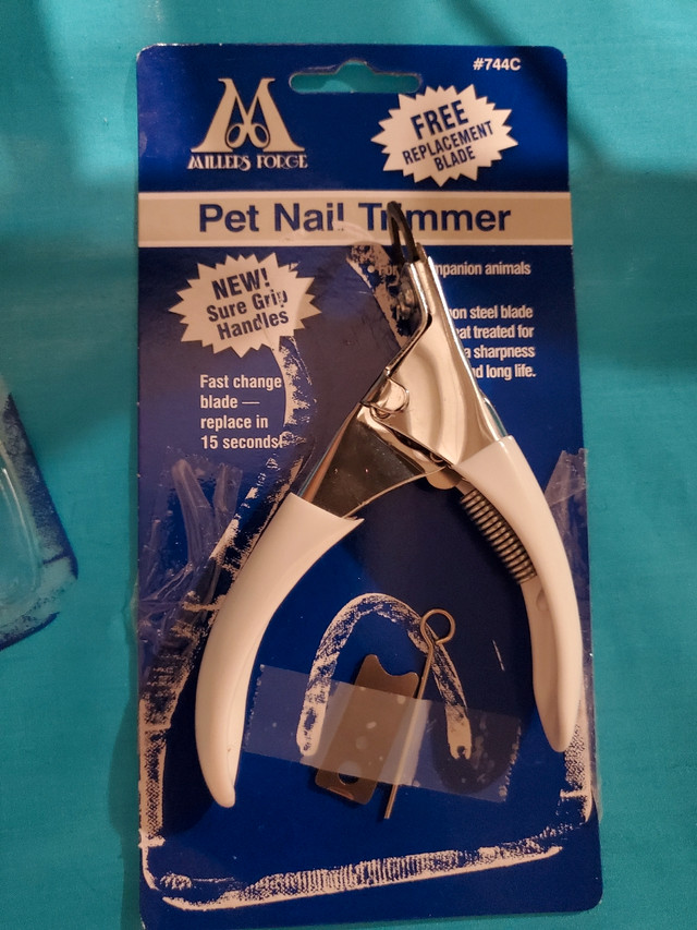 Pets nail trimmer +nail smoother + small cone in Accessories in Moncton