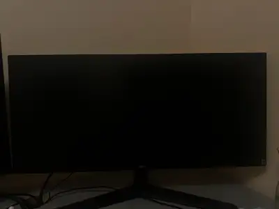 Used less then 10 times, I have a dual monitor setup but since I sold my computer and use my Xbox fo...