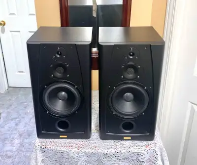 Jamo 68, 3-Way Bookshelf Speakers, Made in Denmark, View more
