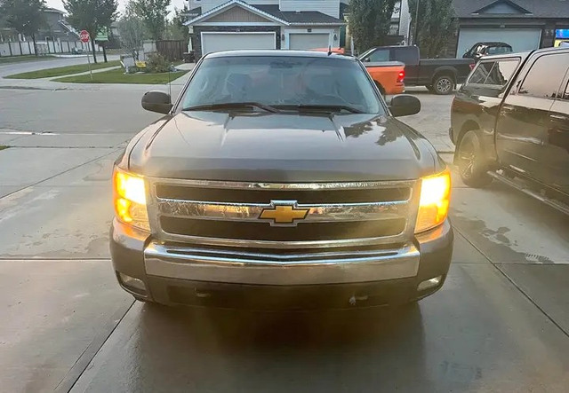 2009 Chevy Silverado 4x4 in Cars & Trucks in Edmonton
