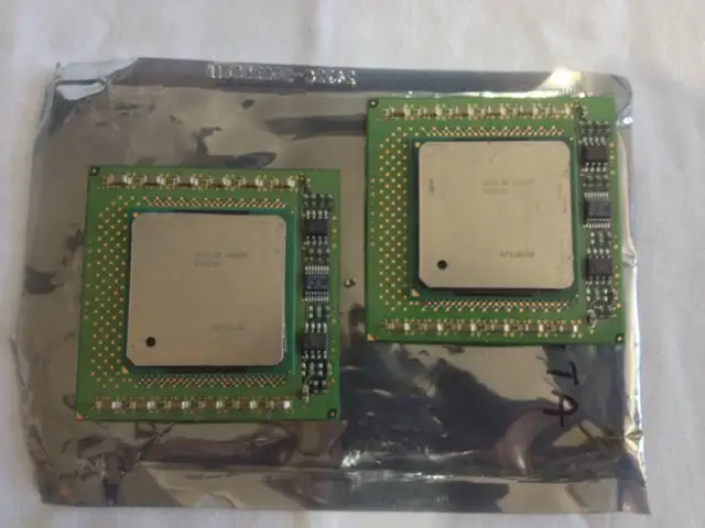 Intel Xeon 2.2GHz SL6EN (RN80532KC049512) CPU Socket 603 in System Components in City of Toronto - Image 2