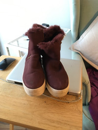 J/SLIDES NYC Winter Boots Fur