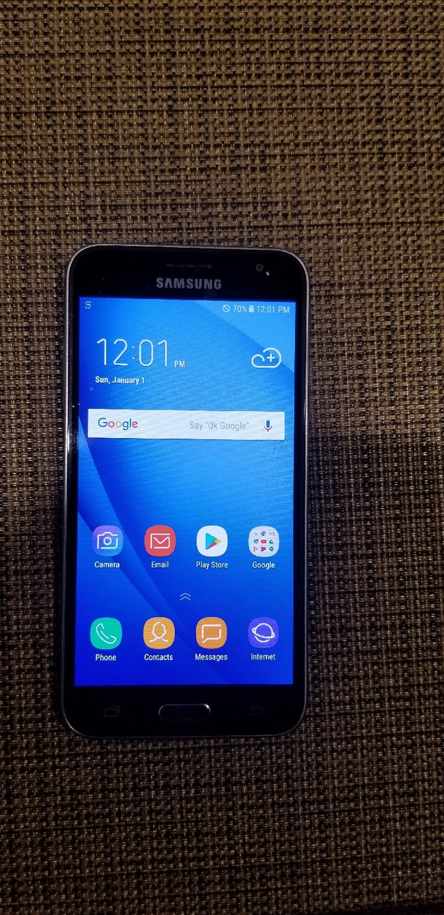 Samsung Galaxy J3 6 , 16 GB unlocked in mint condition  in Cell Phones in Edmonton - Image 2
