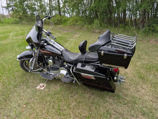 Harley Davidson Road King - FLHR in Touring in Edmonton - Image 4
