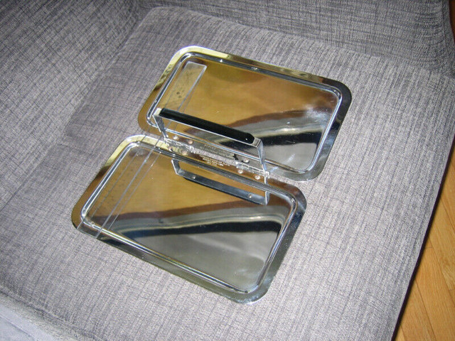 BEAUTIFUL CHROMIUM SERVING TRAY in Kitchen & Dining Wares in St. Catharines - Image 2