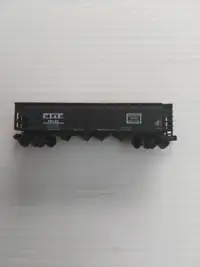 N scale model train four bay opened hopper