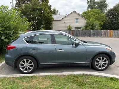 Selling my 2008 Infiniti ex35. First owner had it until 2025. Zero rust anywhere on it. Was always o...