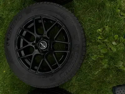 $1,150 OBO — Michelin X-Ice Snow SUV Winter Tires + RTX 18" Alloy Wheels Complete set of 4 Michelin...