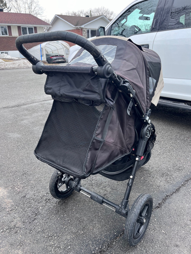 Poussette jogger dans Poussettes, porte-bébés et sièges d'auto  à Laval/Rive Nord - Image 4
