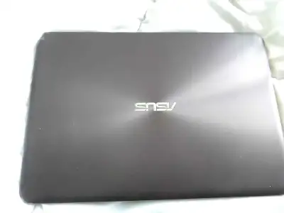 Laptop pour pièce sa vien avec chargeur d'origine ASUS . echange, View more