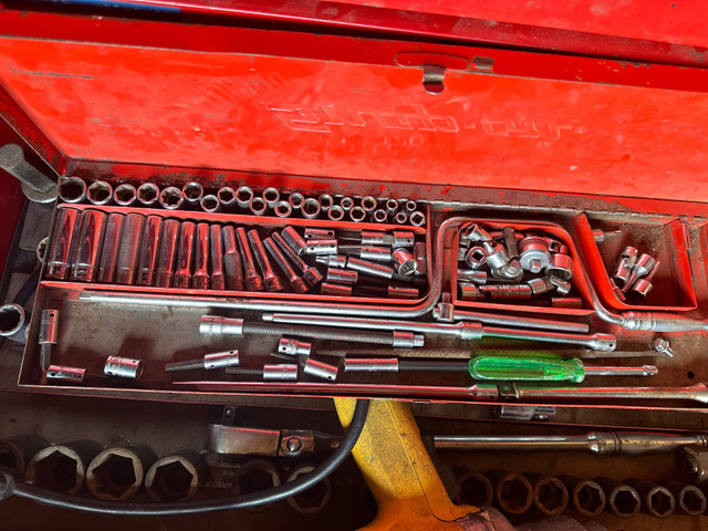 “77 Snapon Tool Chest in Tool Storage & Benches in Calgary