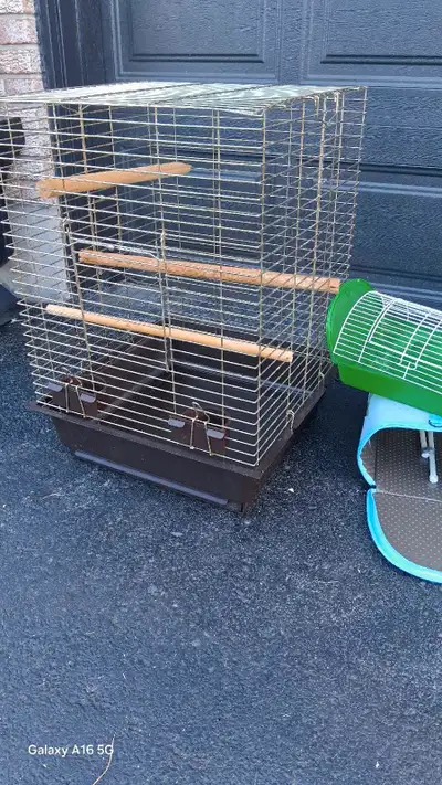 Clean and ready to go. Perfect for conure, cockatiel, parrotlet etc. Older cage but clean. Comes wit...