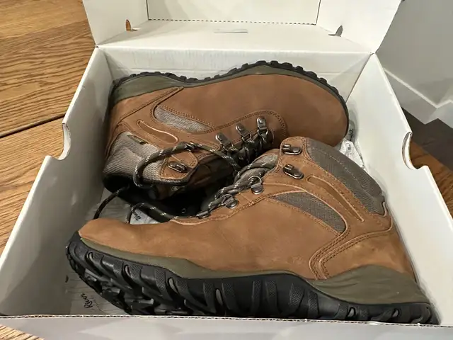 WindRiver Women's Thunder II Waterproof Hyper-Dri 3 Hiking Boots in Women's - Shoes in Calgary - Image 2