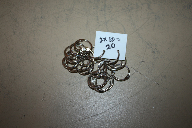 Lot de 446 anneaux à clips en métal (4 grandeurs différentes) dans Autre  à Laval/Rive Nord - Image 3